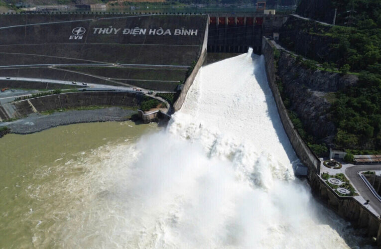Lệnh mở cửa xả đáy hồ thủy điện Hòa Bình chiều nay, 6 tỉnh thành phải đảm bảo an toàn