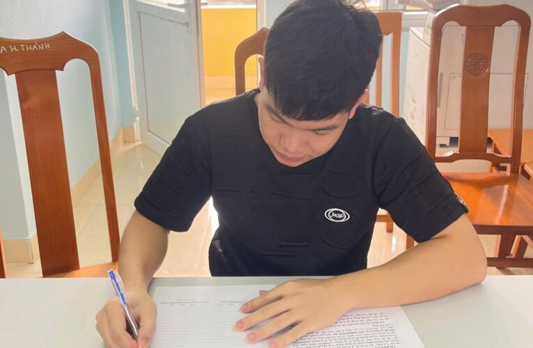 Bắt đối tượng Nguyễn Văn Đôn sn2007 trú tại Bắc Ninh lư`a đảo nâng cấp game Liên Quân Mobile