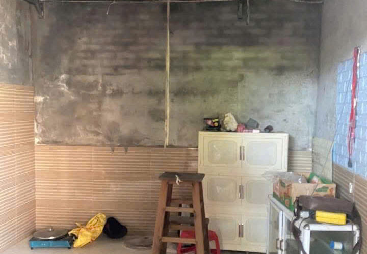 Bắc Ninh: Giải cứu bé gái 4 tuổi bị bố đ.ẻ tr:eo lên trần nhà