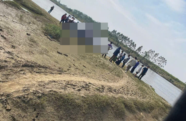 ẢNH KHONG CHE: phát hiện thithe ở sông Cầu