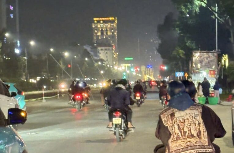 ẢNH: Cột đồng hồ Bắc Ninh ngay lúc này: nhiều “tướng cầm fo’g heo” đi tuần