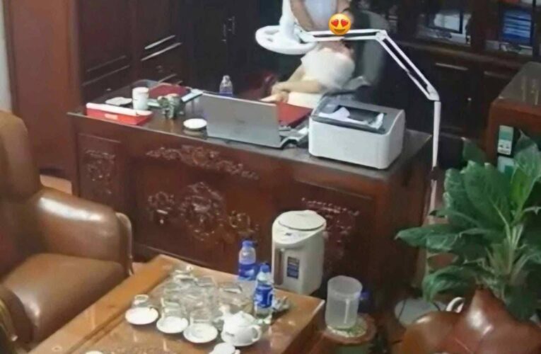 Người đàn ông thân mật với nhiều phụ nữ trong clip “gây bão” bị buộc thôi việc