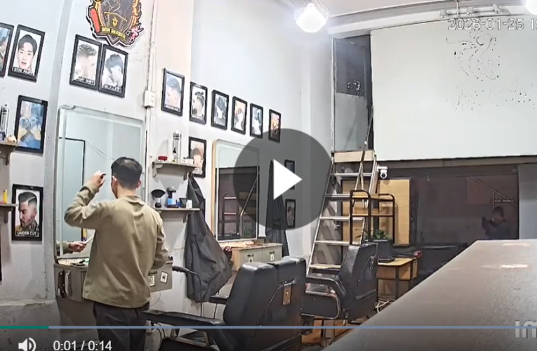 VIDEO: Thợ că’t tóc tái mặt khi biết khách quen là nghi phạm ziê’t bạn gái Bắc Ninh