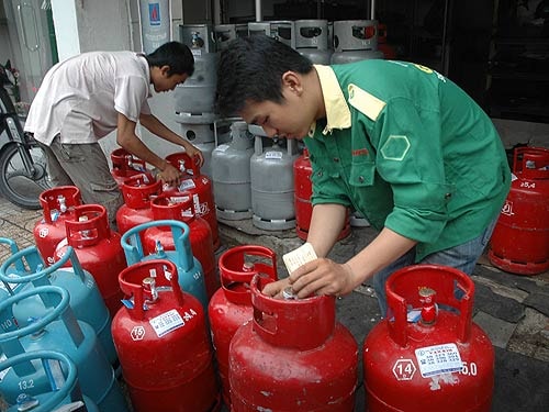 Kỷ lục: Người dân phải trả hơn 660.000 đồng để mua một bình gas từ hôm nay